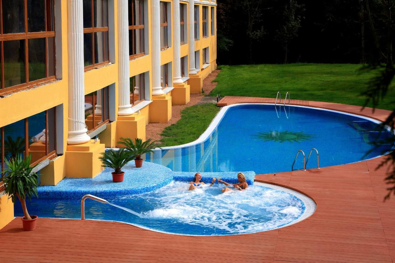Royal Hotel And Spa Geneva Трускавец Экстерьер фото