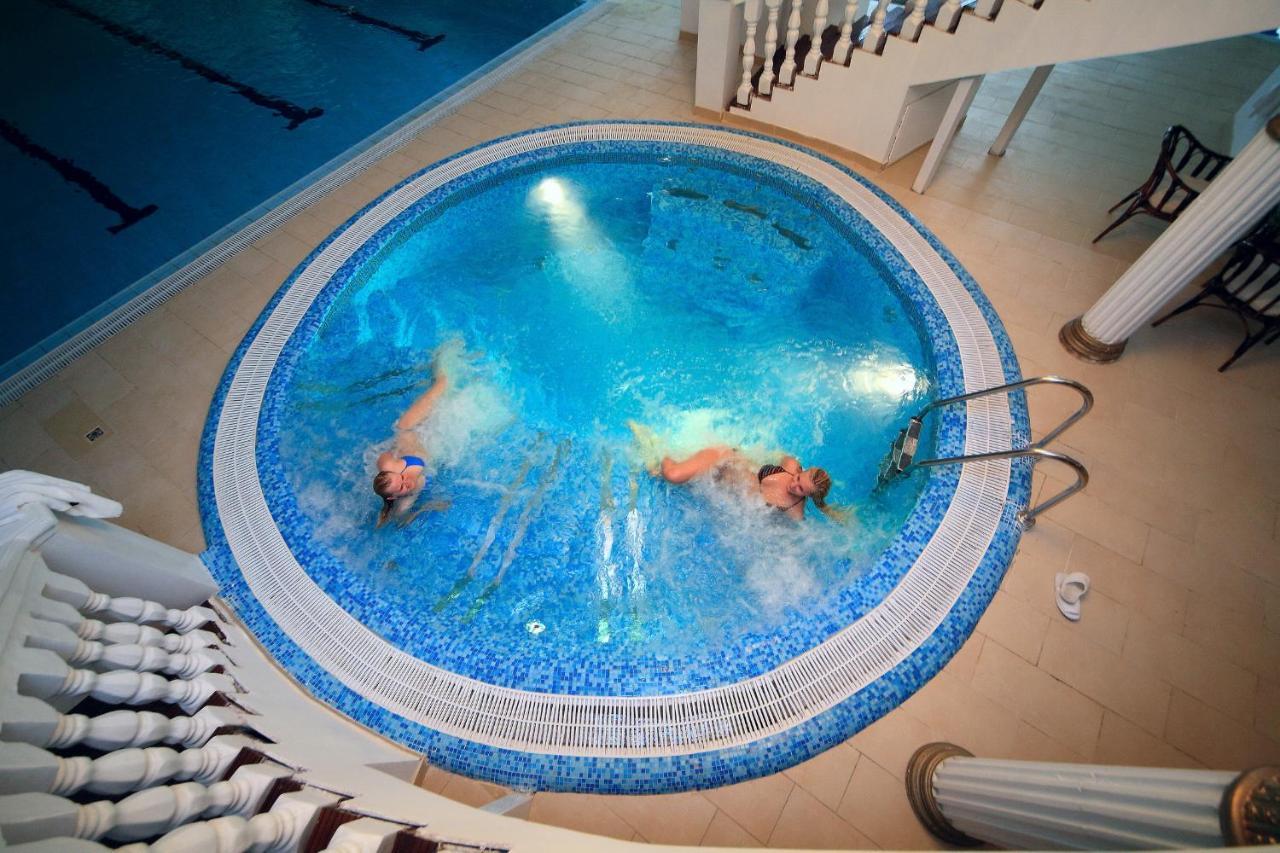 Royal Hotel And Spa Geneva Трускавец Экстерьер фото