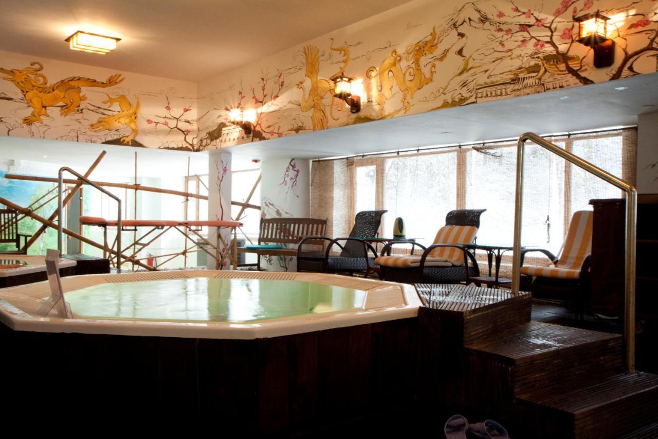 Royal Hotel And Spa Geneva Трускавец Экстерьер фото