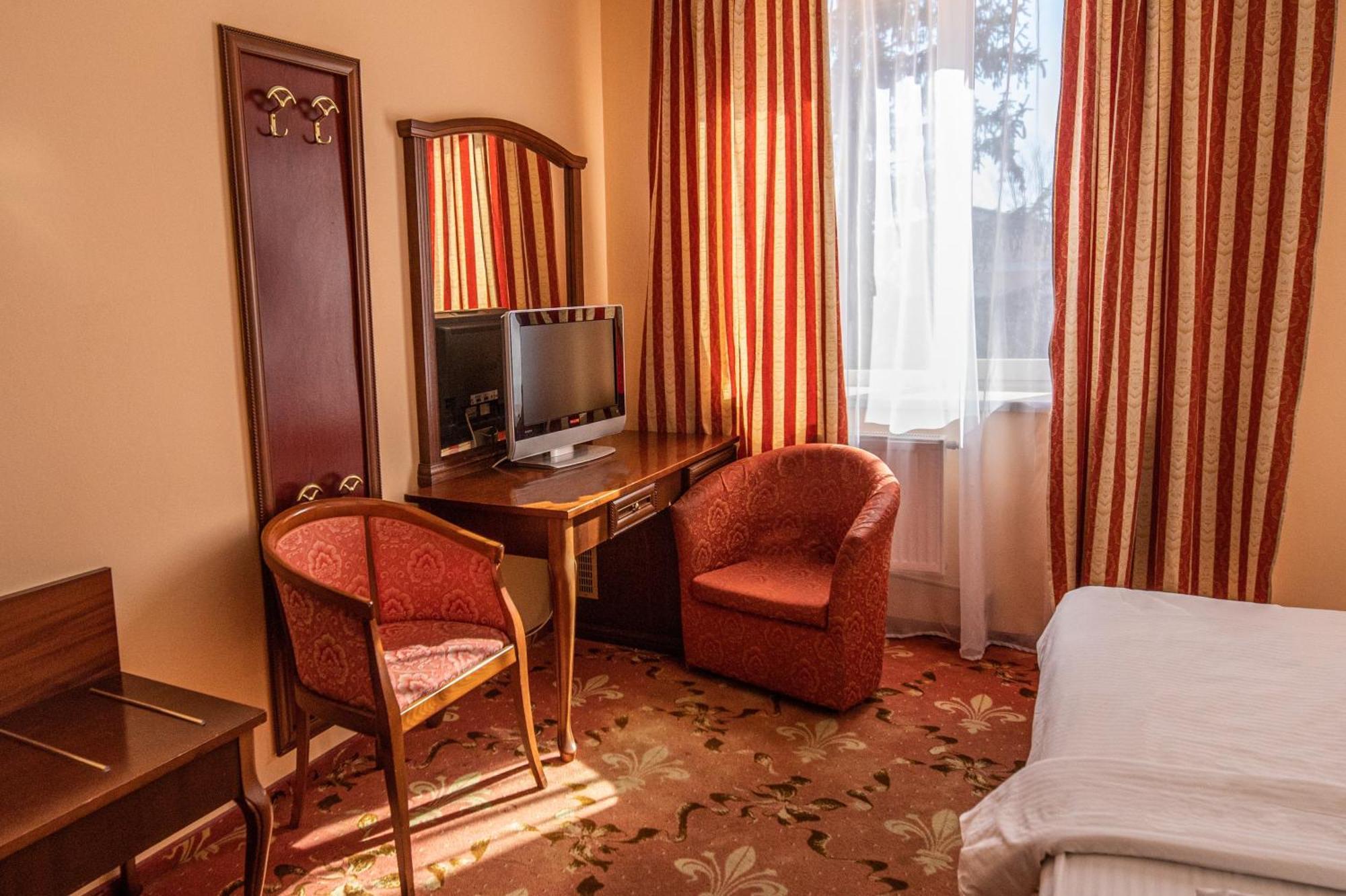 Royal Hotel And Spa Geneva Трускавец Экстерьер фото