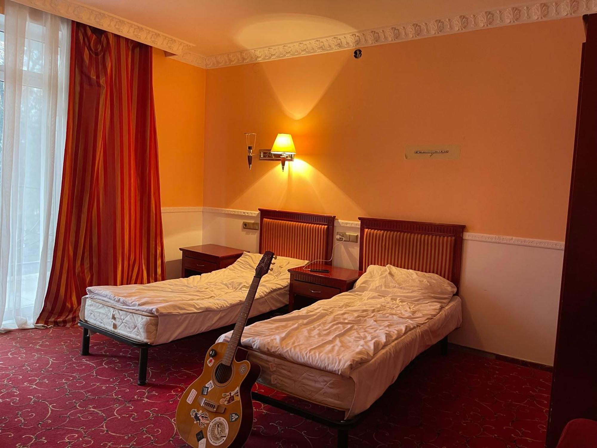 Royal Hotel And Spa Geneva Трускавец Экстерьер фото