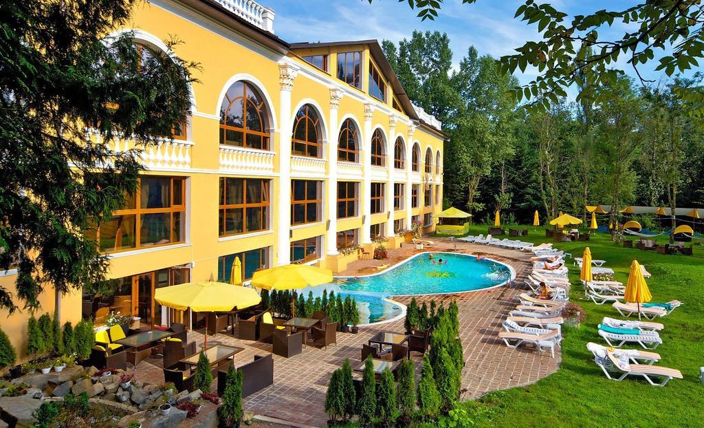 Royal Hotel And Spa Geneva Трускавец Экстерьер фото